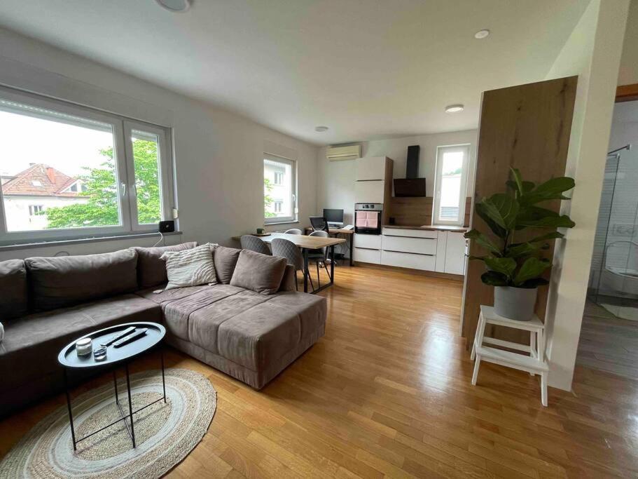 Mely Rose Appartement Ljubljana Buitenkant foto